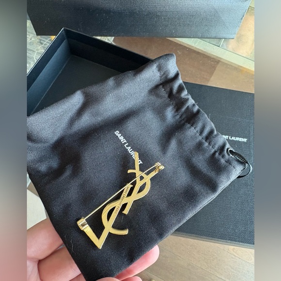 Saint Laurent Cassandre Brooch in Metal Gold Tone Wrapped Cord Texture YSL Logo - Picture 13 of 16